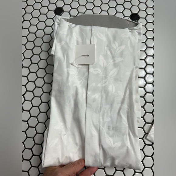 NWT foxcroft wrinkle free button down shirt sizes 16 and 18 floral - Picture 8 of 9